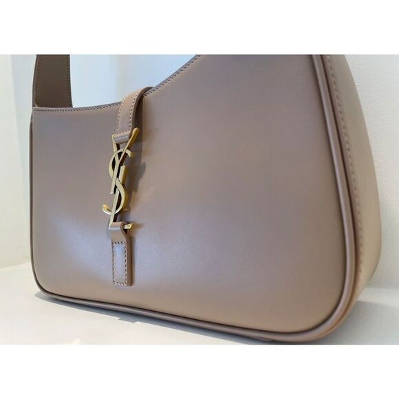 Beige shoulder hobo bag - Picture 1 of 9